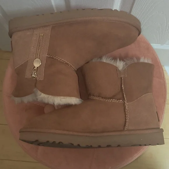 UGG Bailey Mini Zip Boots Size 7 - Picture 5 of 8